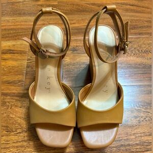 Copper Key Wedge Heels dark beige size 5.5